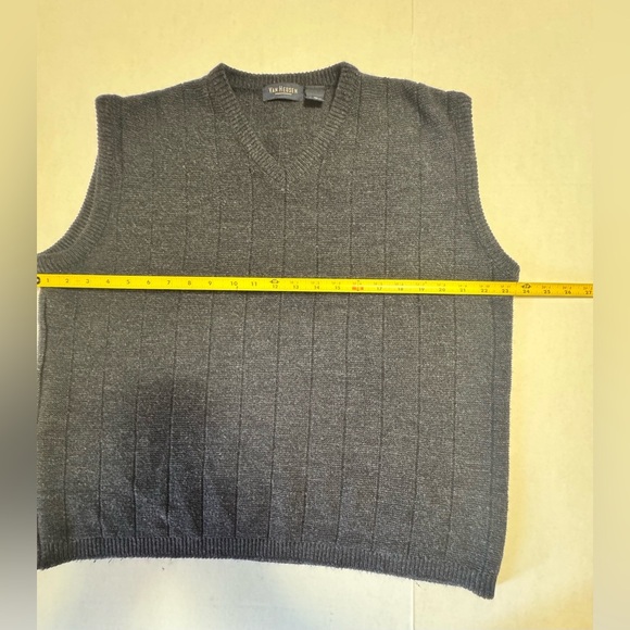 Van Heusen XLarge Sweater Vest - Picture 3 of 5
